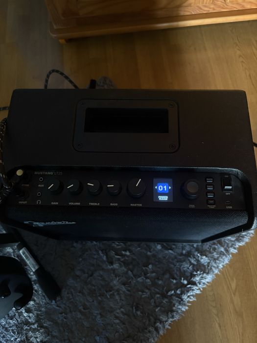 Bundle Guitarra Elétrica Harley Benton Fusion-III + Amplificador Fender Mustang LT25 (Impecável) + EXTRAS