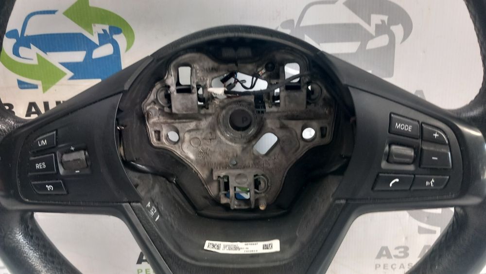 Volante em pele com comandos BMW