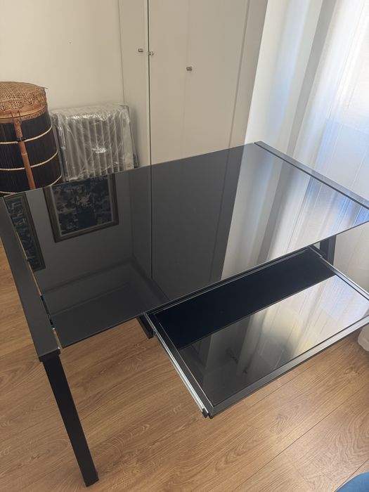 Mesa de Escritorio (Vidro e Metal)