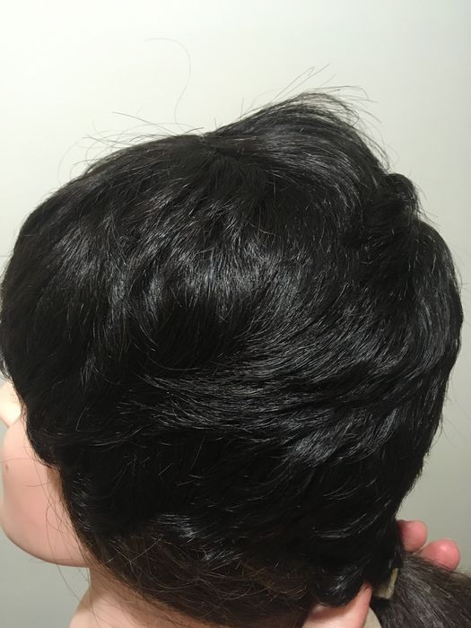 Парик из натуральных волос.