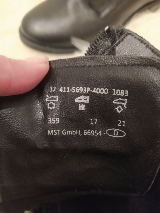 Черевики фірми Bugatti.