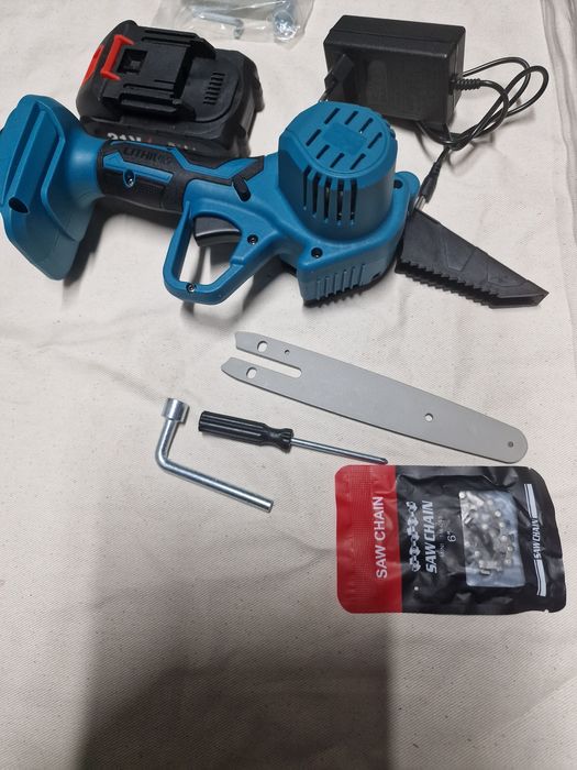 conjunto de ferramentas de poda sem fio, possivelmente um kit 3 em 1,