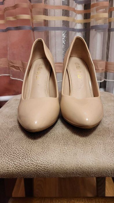 Продам лакові туфелки