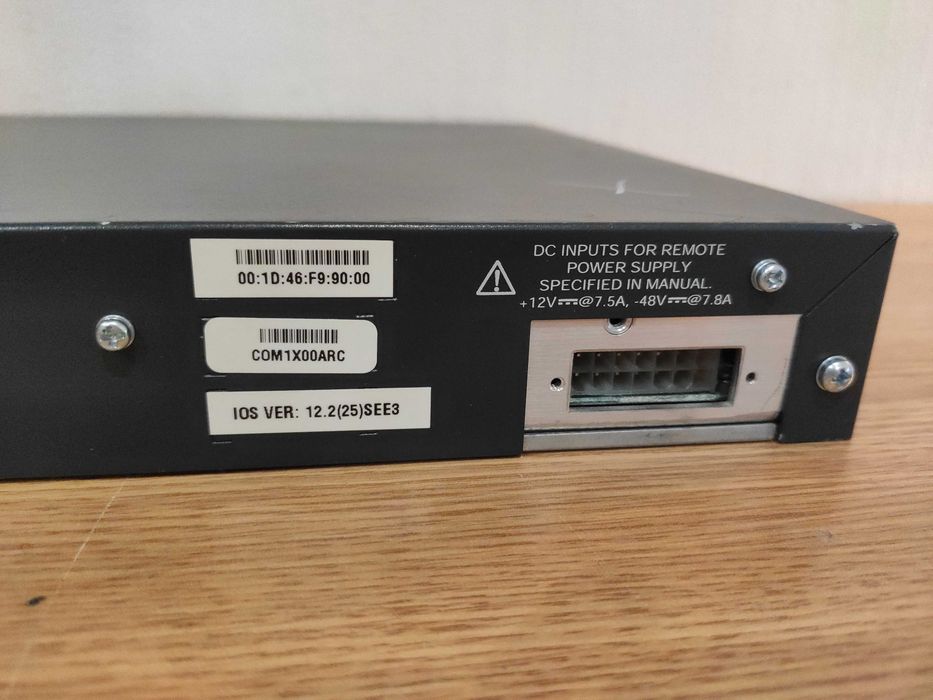 Комутатор Cisco WS-C3560-24PS-S, 24x PoE, Gigabit Uplink, Layer 3