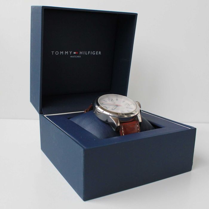 Кварцевые наручные часы tommy hilfiger