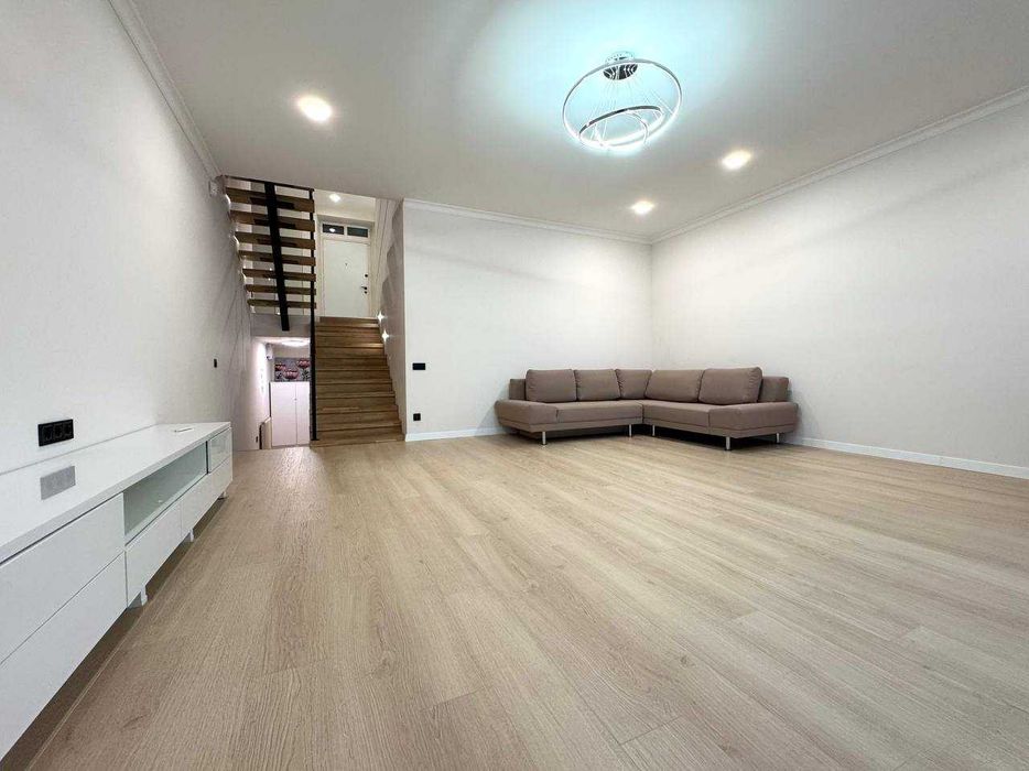 Котедж  з власним гаражем  Петра Полтави центр   300000