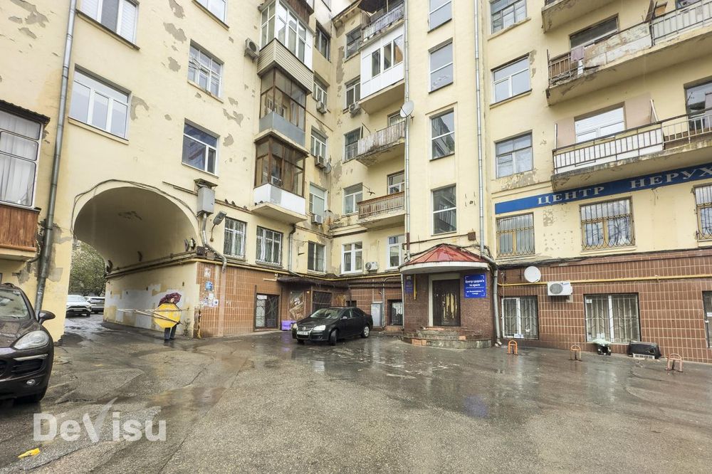 Продаж кімнати в центрі, вул. Володимирська