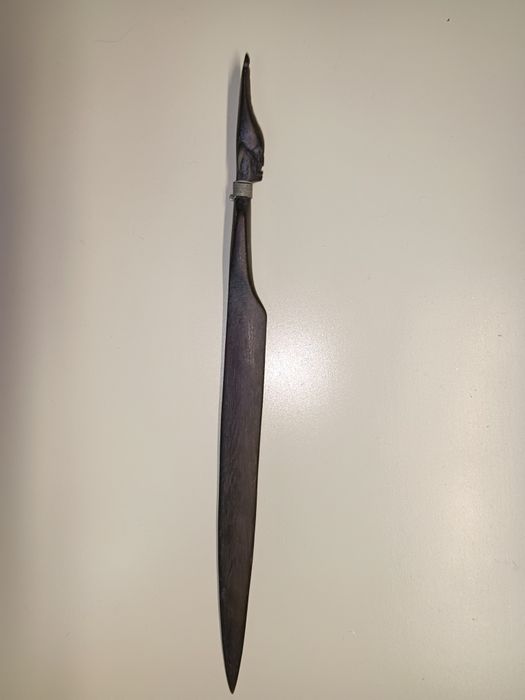 Faca para abrir cartas em pau preto. Arte artesanal africana. Nun