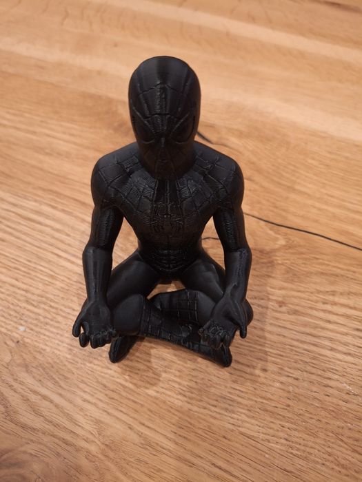 Czrny stojak Spider man