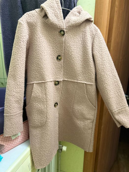 Легке італійське пальто на весну