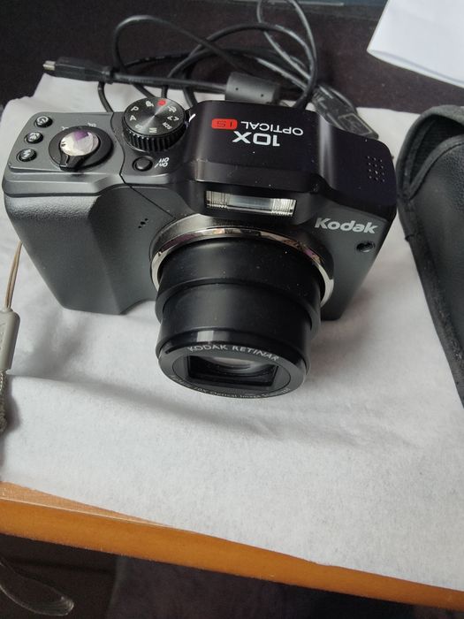 Aparat Kodak EasyShare Z 915 i książka