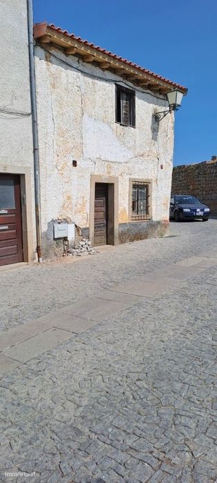 Moradia para Restaurar, zona histórica de Miranda do Douro
