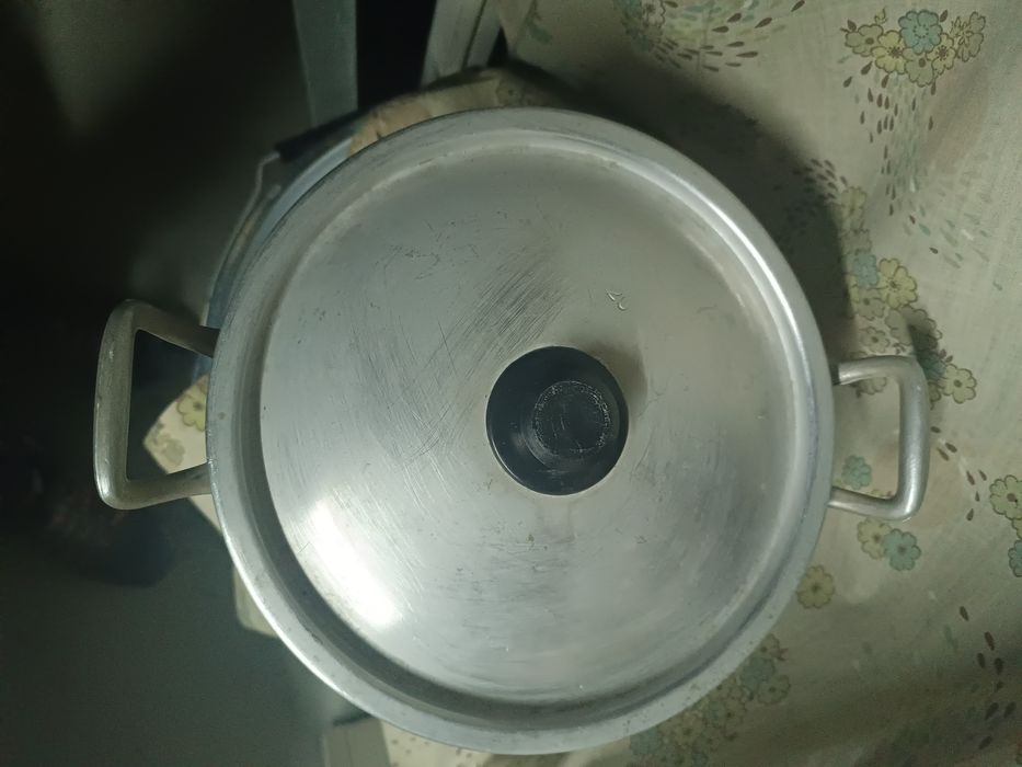 Panela de 20cm em alumínio bom estado