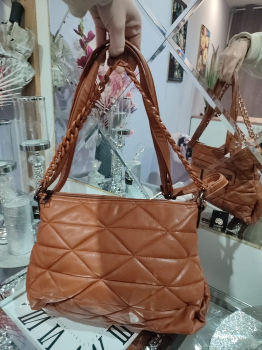 Torebka pikowana brąz karmel łańcuszek