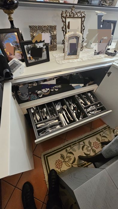 Aparador / Louceiro com Espelho – Excelente Estado