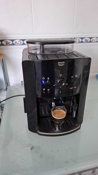Máquina de Café Automática  ESPRESSO ARABICA PICTO EA81110