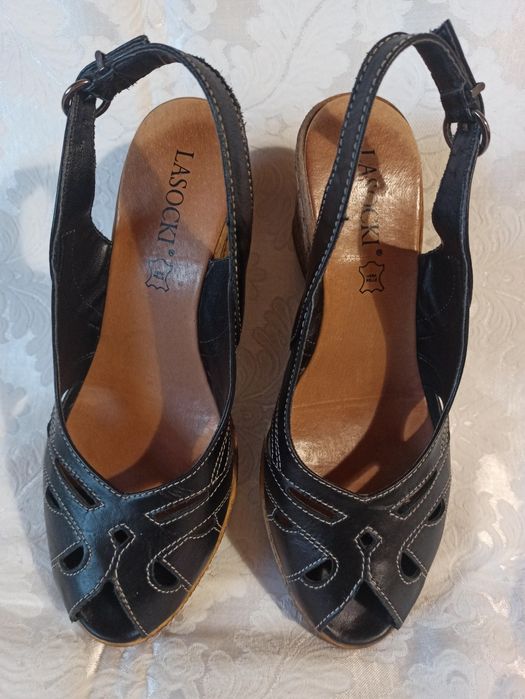 Buty damskie na koturnie, rozm. 38