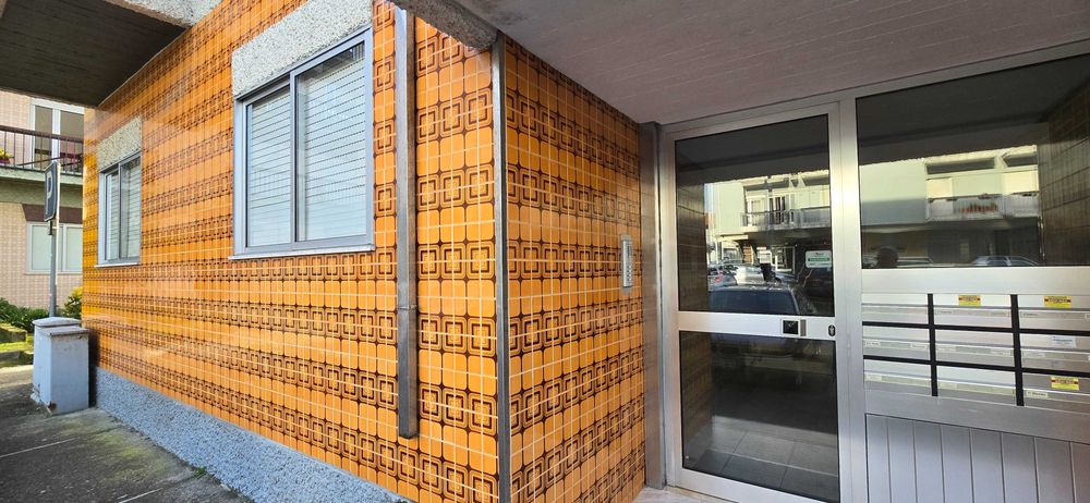 Apartamento T 2  , Aveiro Glicínias, mobilado e renovado arrenda-se