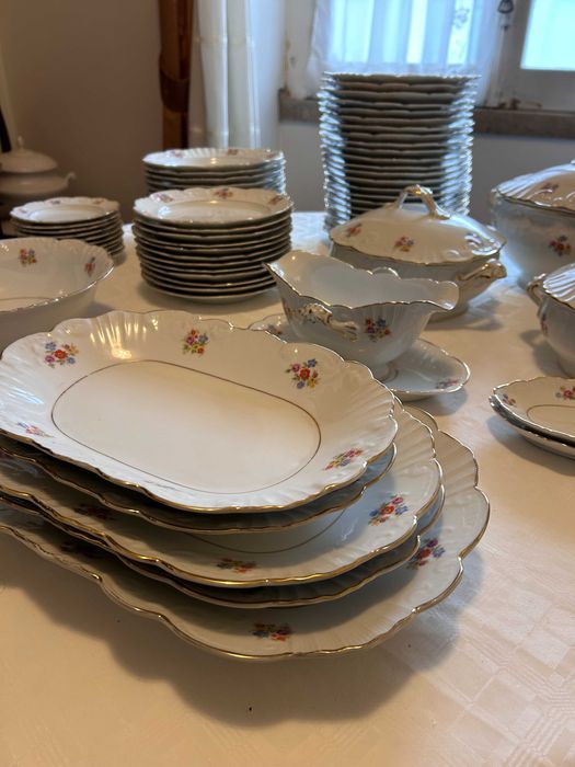 Serviço de Jantar Vista Alegre - Anos 40 (79 Peças)