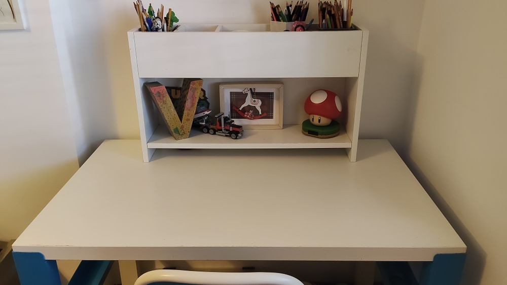 Secretária IKEA c/ módulo adicional e cadeira