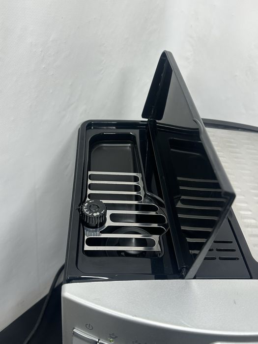 Кавоварка кофемашина Delonghi Magnifica  ESAM 3200.S