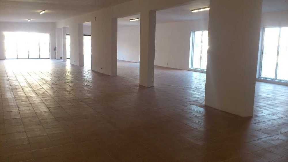 Wynajmę obiekt handlowo w centrum Elbląga 530 m2 z własnym parkingiem