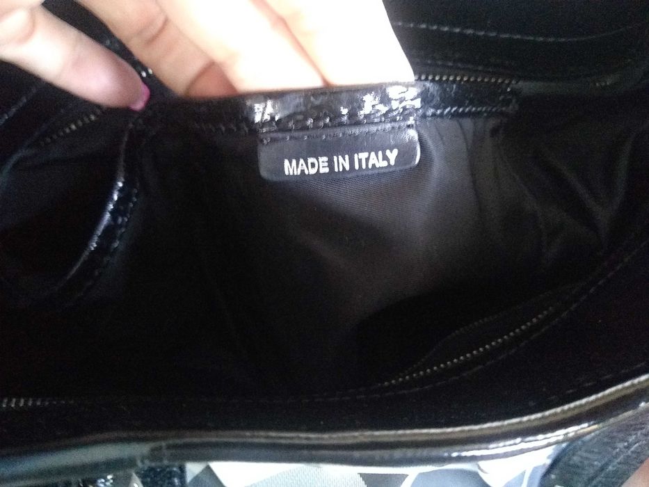 Mala e tênis originais da Burberry