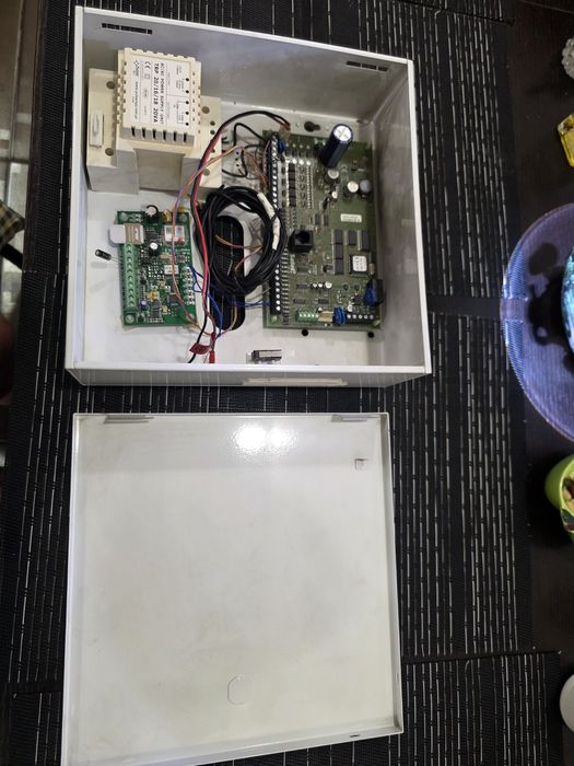 Контрольна панель охоронної сигналізації ППКОП «Лунь-11» mod 5. 
Підт