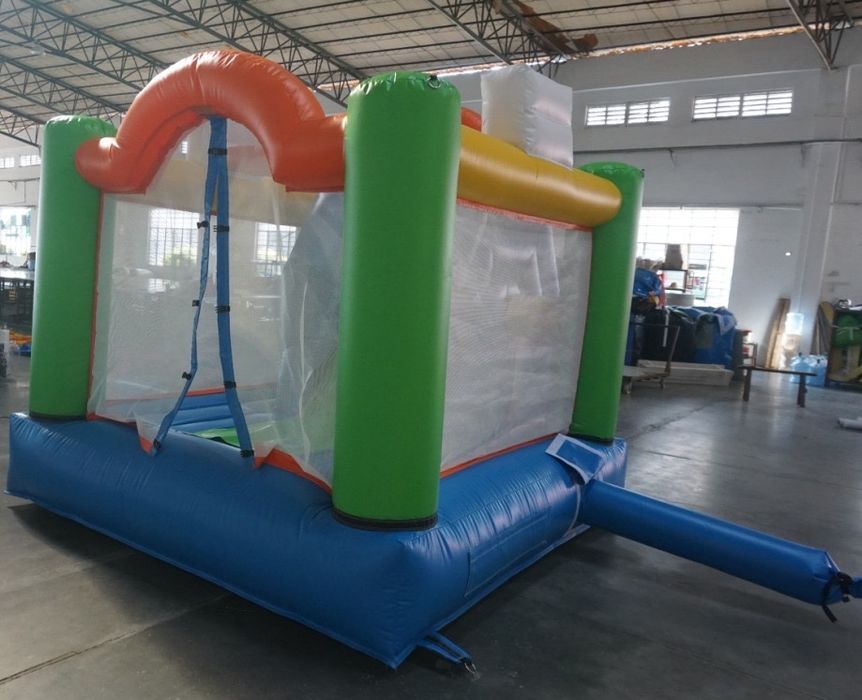 Insuflavel saltitão com escorrega - Novo