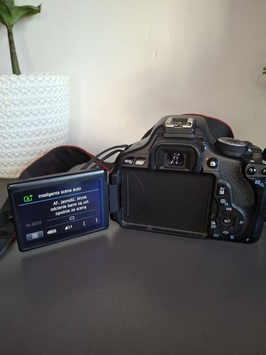 Canon EOS 600D + EFS 18-55mm