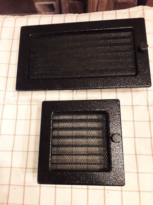 Kratki wentylacyjne z żaluzjami, czarne: 14x14 – 1 szt. 14x28 – 1 szt.