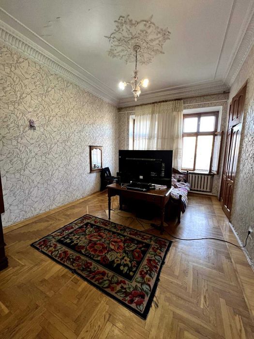 4-кімнатна квартира в історичному центрі міста на вул. Пастера