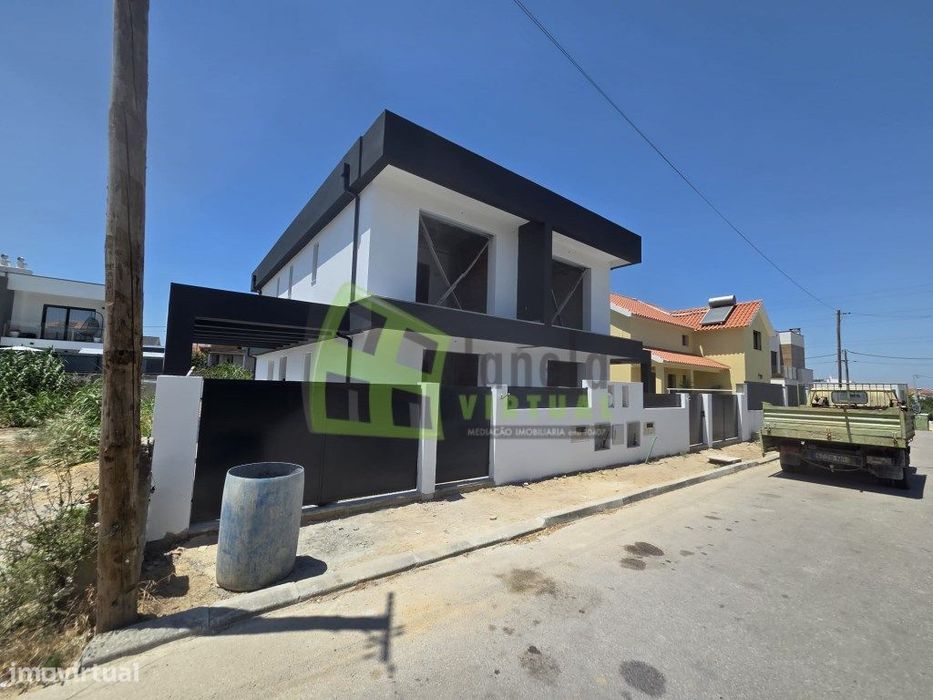 Moradia Geminada T3 em Construção | 2 Suites | Fernão Ferro