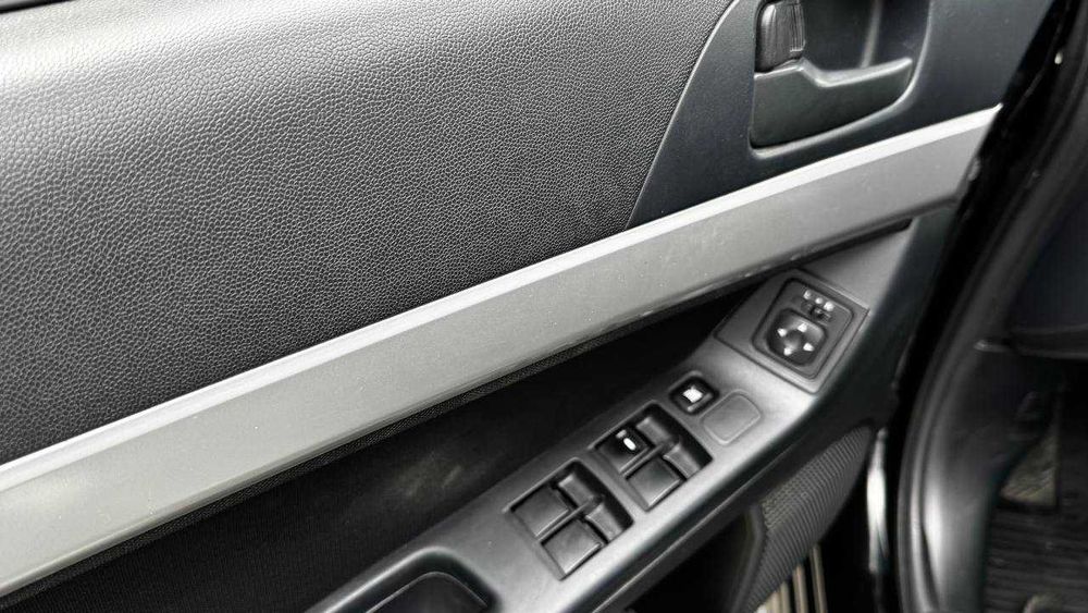 Mitsubishi Lancer 2011 Автомат 2011 газ бензин