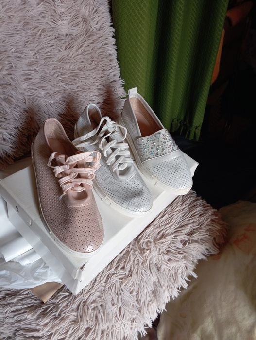 Жіночі кросівки.  Сток.