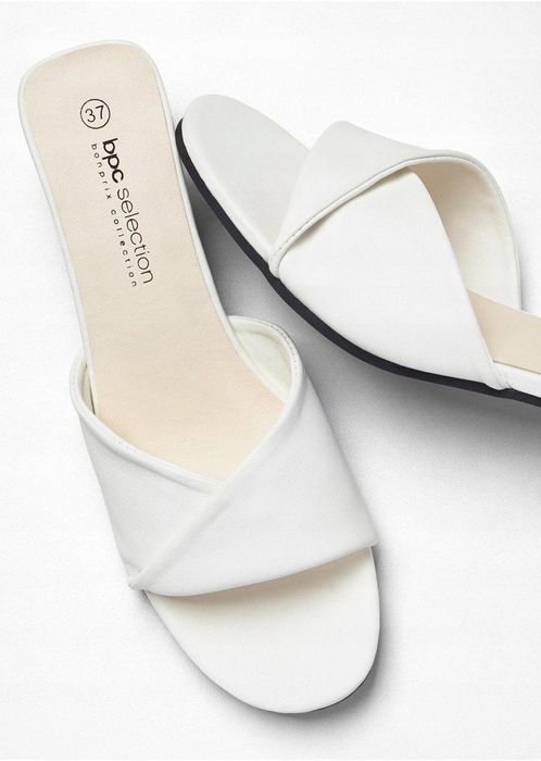 B.P.C klapki na obcasie białe ^40