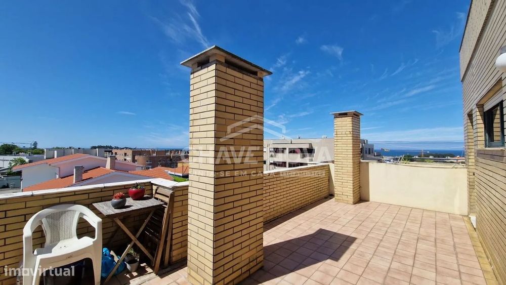 T3 c/ Terraço, Garagem Box e Vistas Mar em Arcozelo