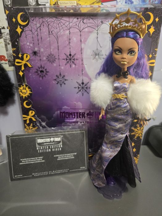 Clawdeen howliday