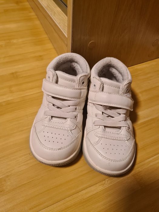 Продат дитячі кросівки  26 розміру Zara