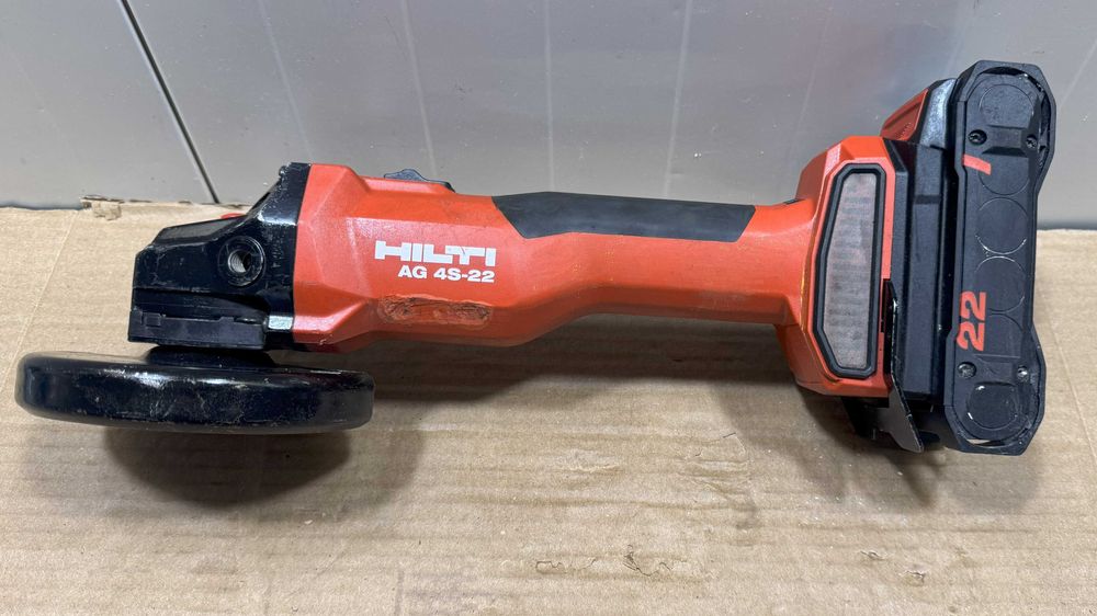 Hilti AG4S-22-100P2/5.2Ah コンボ Hilti AG4S-22-100P2/5.2Ah コンボ Hilti's AG 4S-A22 cordless angle
