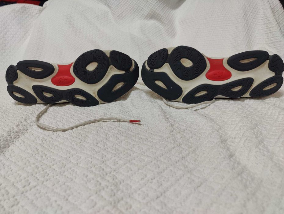 Sapatilhas Lacoste tam. 42 em muito bom estado.