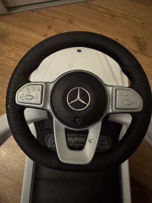 Biale autko mercedes z klaksonem jeździk pchacz