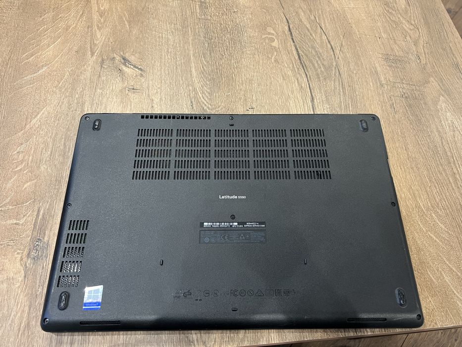 Dell 5590 i7 8650u 1920x1080 ips