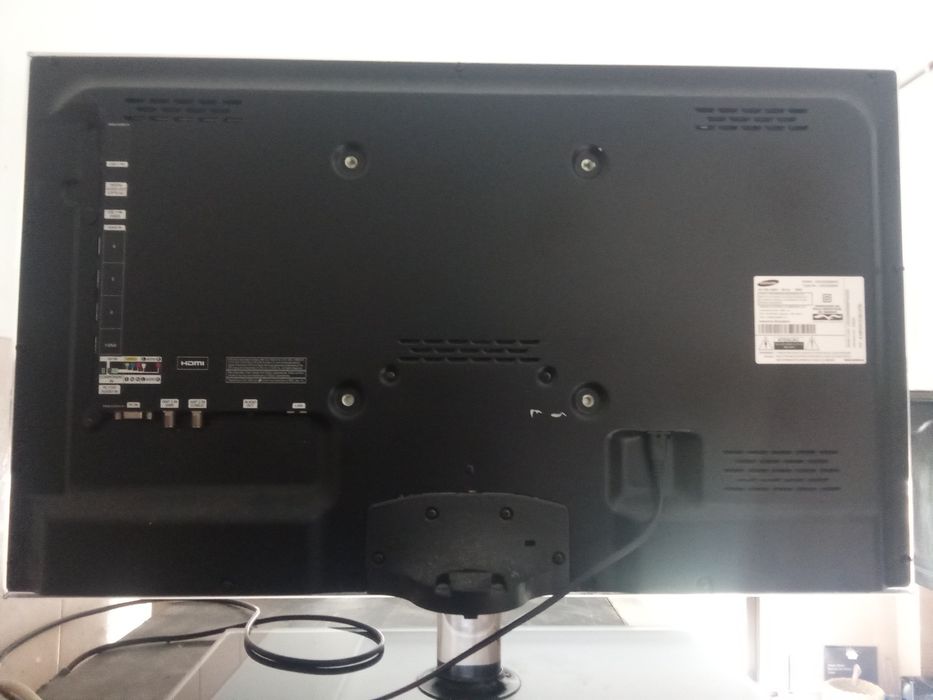 Televisão Samsung  com comando