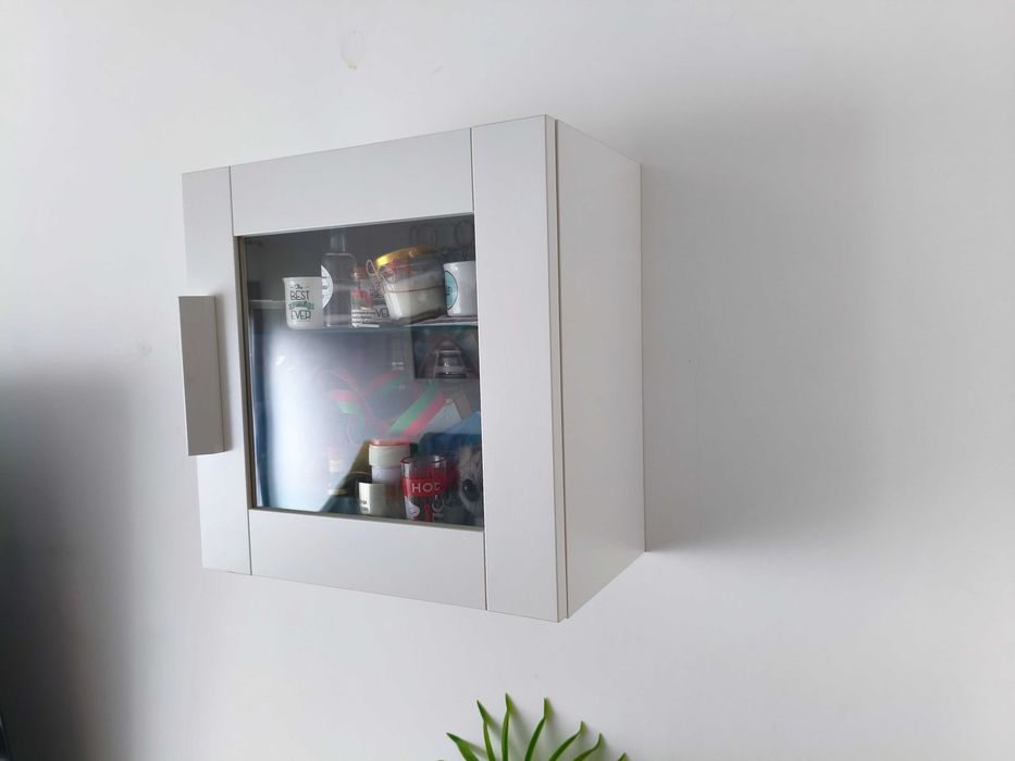 Armário Suspenso de Parede IKEA BESTÅ com Porta em Vidro – Branco