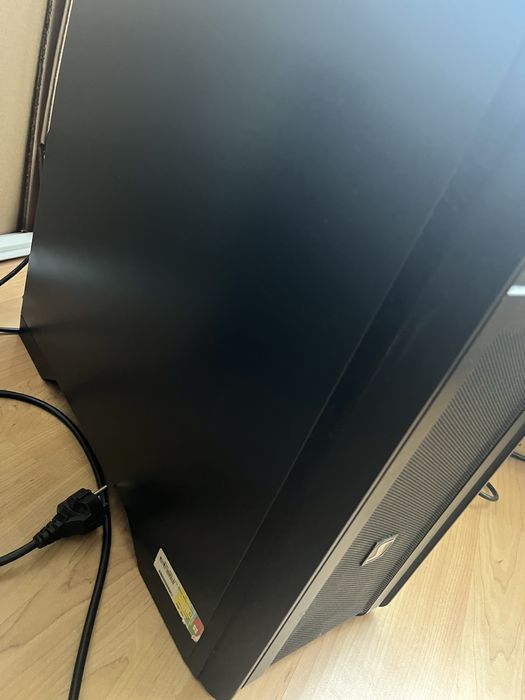 Komputer stacjonarny z monitorem