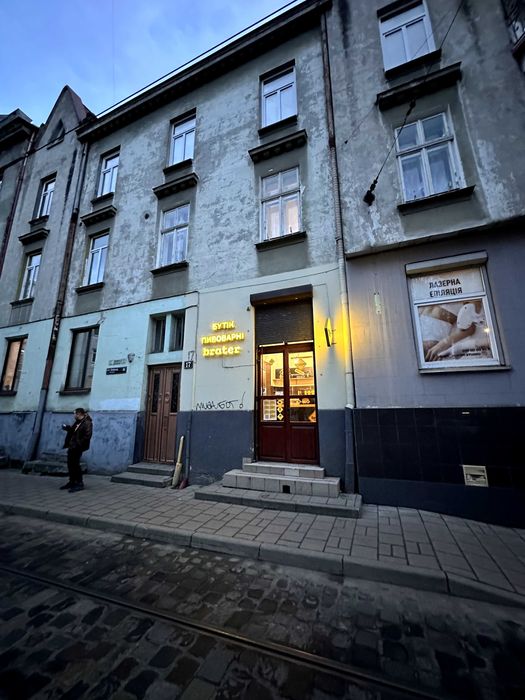 Оренда комерційного приміщення на вул. Київській фасад