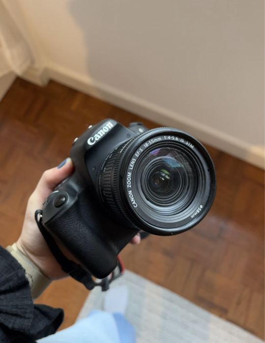 Máquina fotográfica 2000d64551693636353121