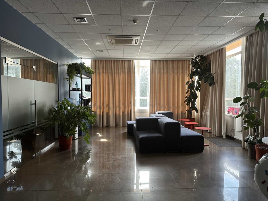 Оренда Офісу 700 м2, в БЦ Геліос, метро Берестейська, генератор