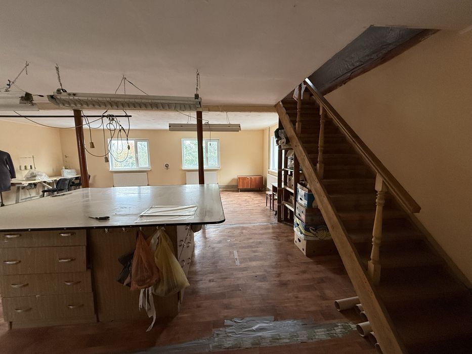 Будинок з майстернею